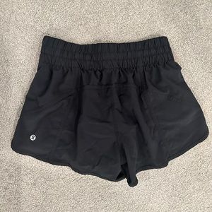 Lululemon tracker black shorts with zipper Size 6